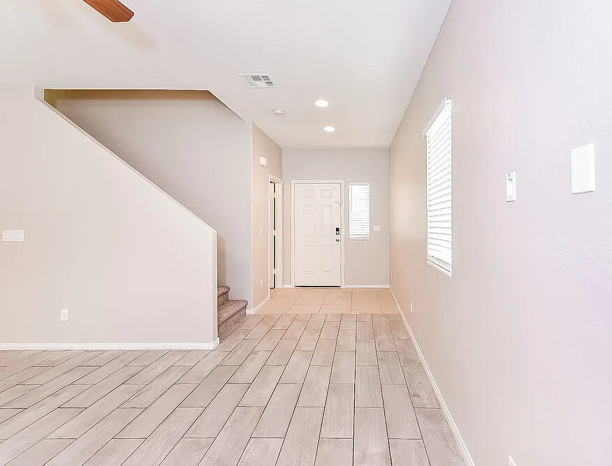 3 bed, 2.5 bath, 1698 sqft, $1,990 — Photo 4