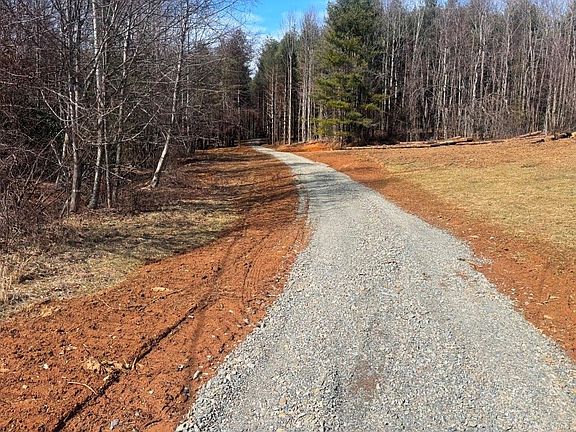 2nd image of 12 Chances Creek Rd