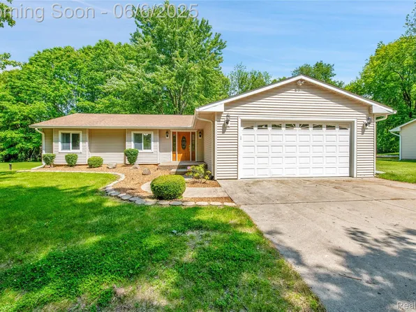 30946 Fortune Trl, Milford, MI 48381