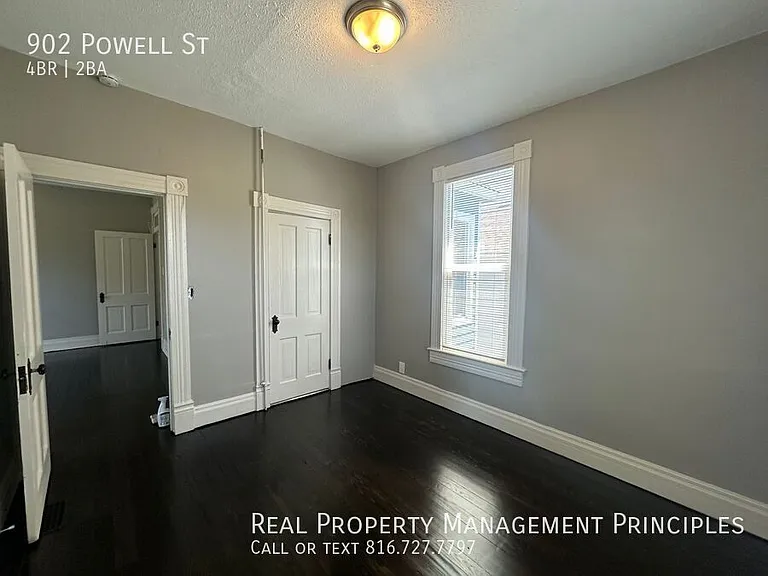 902 Powell St — Photo 28
