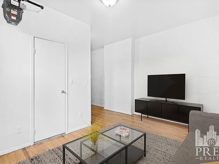 429 E 65th St #22 — Photo 2