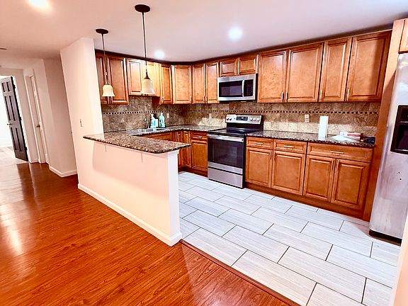 2nd image of 7405 Sandpiper Pl