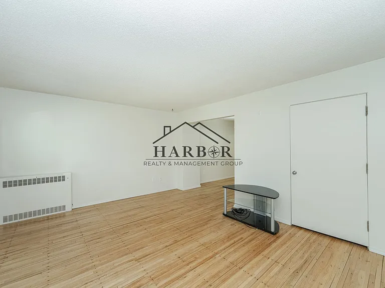 712 10th Ave SE — Photo 3