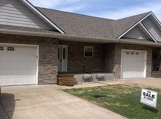 3 Oak Point Dr, Eureka Springs, AR 72631