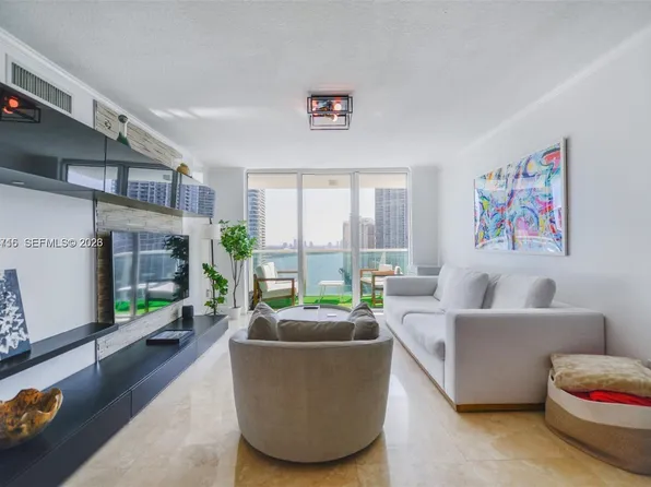 31 SE 5th St APT 3002, Miami, FL 33131