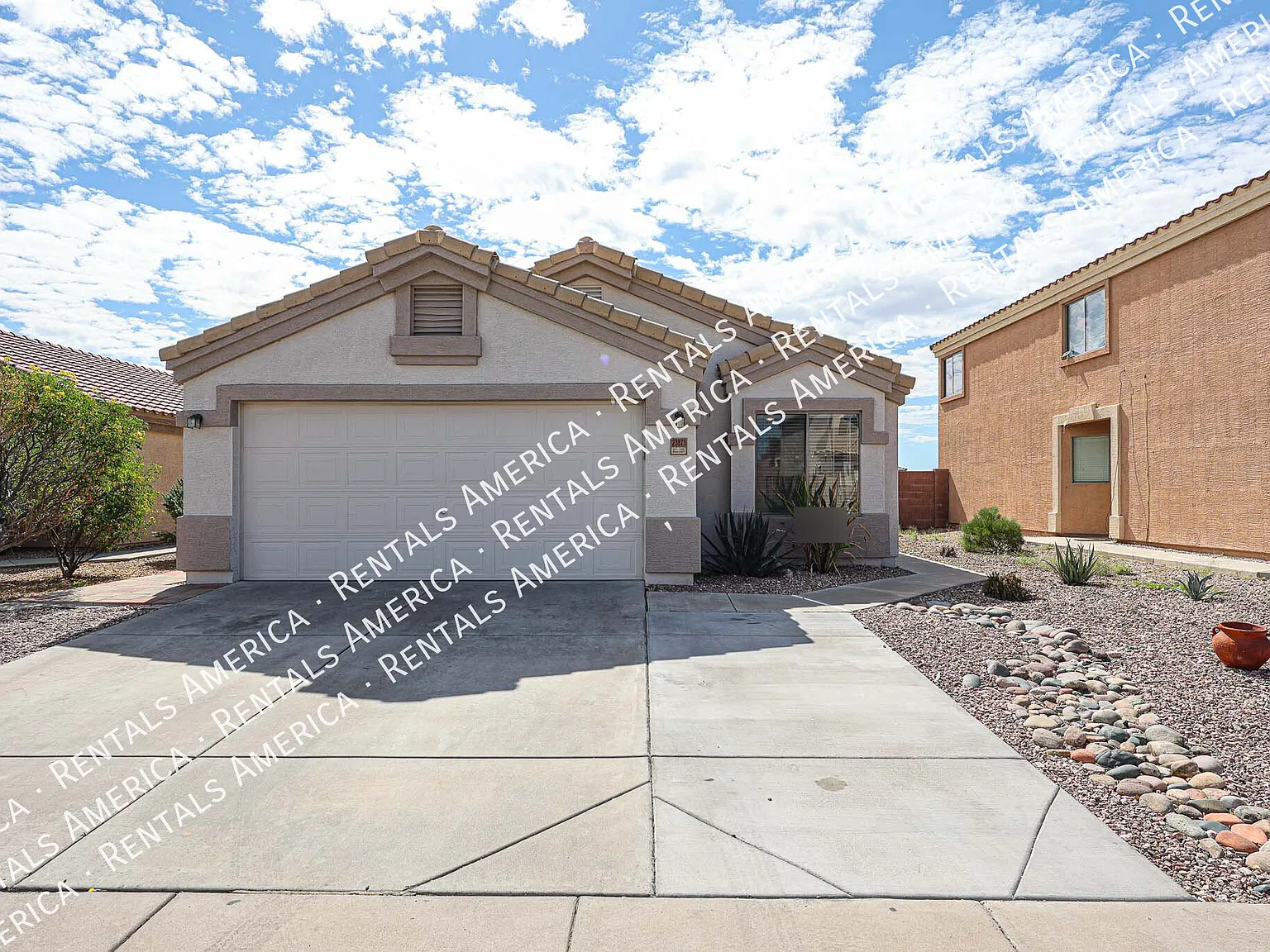 resh Paint and New Blinds Throughout! Spacious 4-Bed, 2 Bath Home — Photo 2