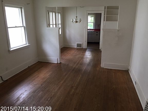 3rd image of 216 Tonti St