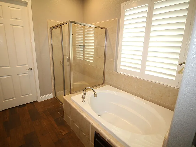 1829 E Bella Rosa Ave — Photo 16