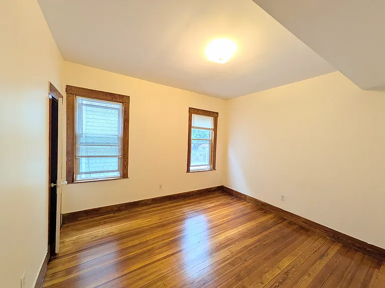 346 Faneuil St #3 — Photo 4