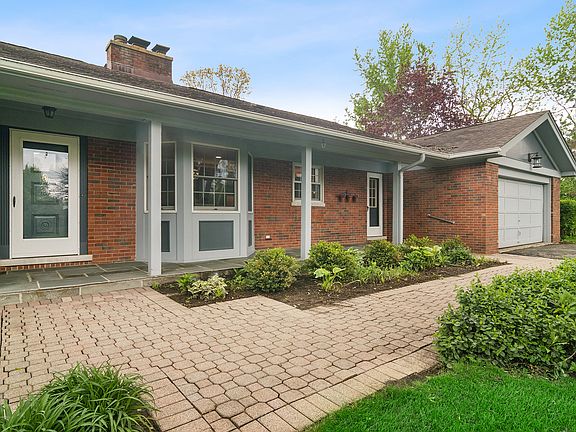 2nd image of 552 Cumnock Rd