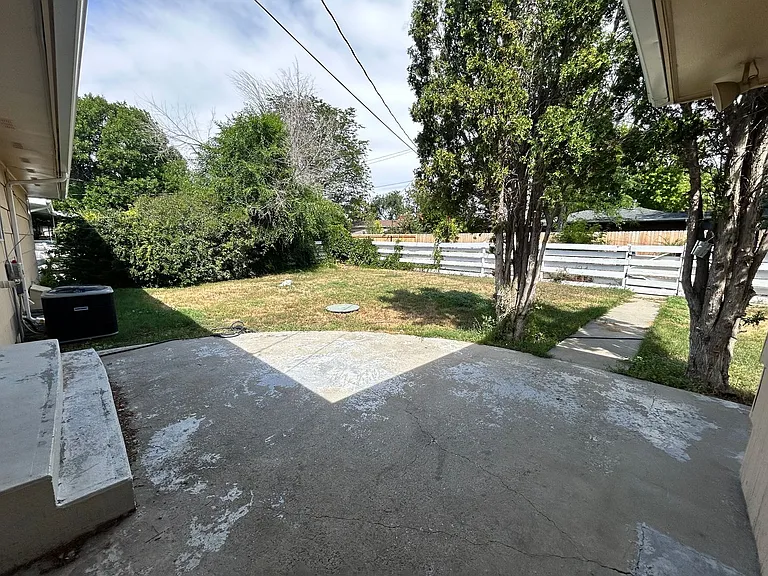 2015 Miles Ave — Photo 13