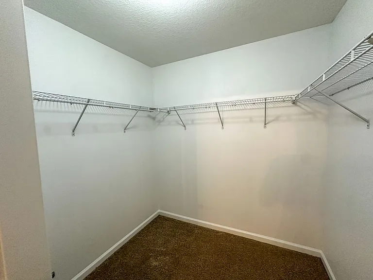 2123 Waltham St — Photo 12
