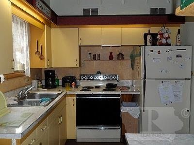 5th image of 1110 Oakwood Dr