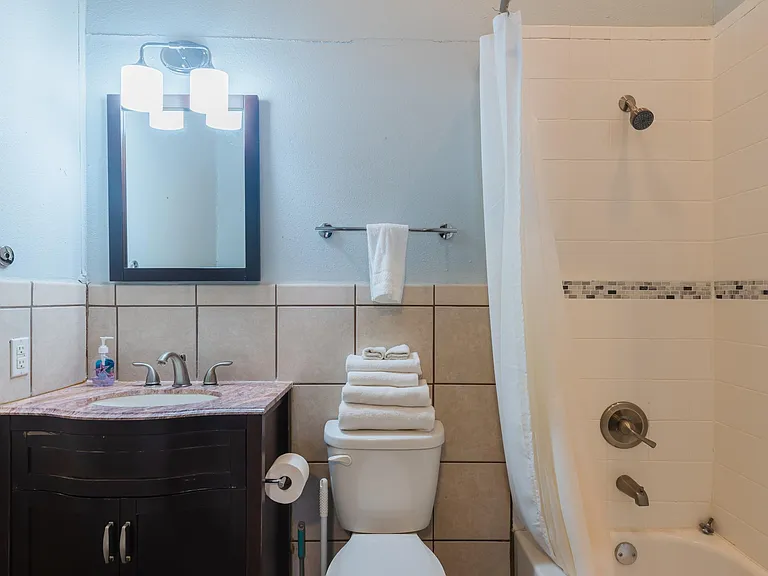 Full Bathroom with shower /tub combo