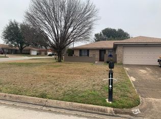 1217 Mercedes St, Benbrook, TX 76126