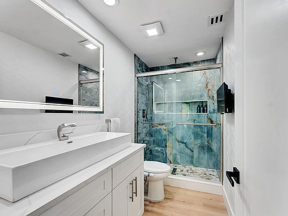 5th image of 707 W Boulevard Chatelaine