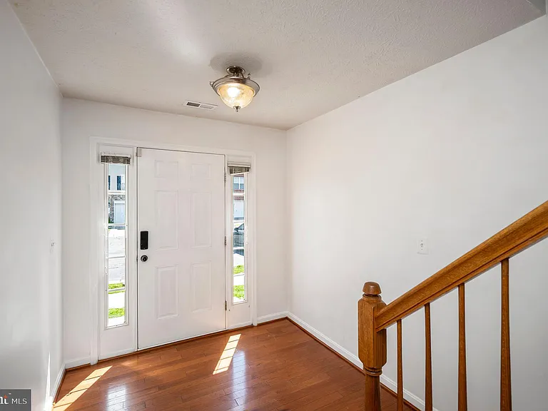 104 Stingray Ct — Photo 3