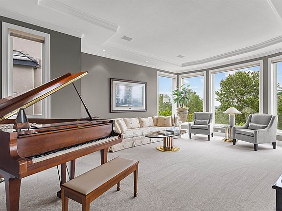 4th image of 2556 Palisade Cres