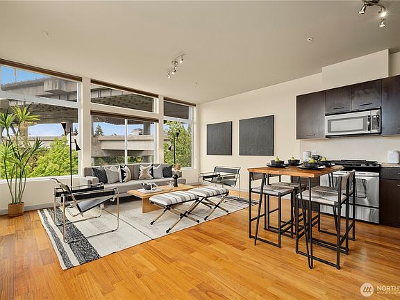 4th image of 2960 Eastlake Avenue E #403