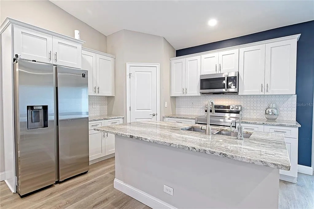 3 bed, 2.5 bath, 1396 sqft, $1,970 — Photo 3
