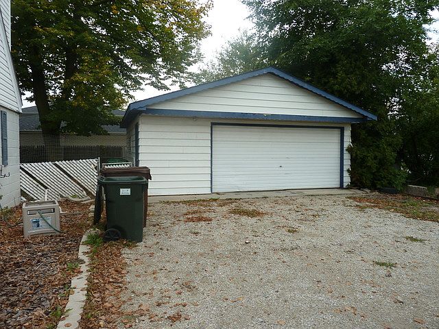 2nd image of 17905 S Oak Park Ave