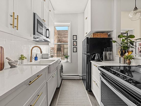 5th image of 566 Prospect Pl APT 4a