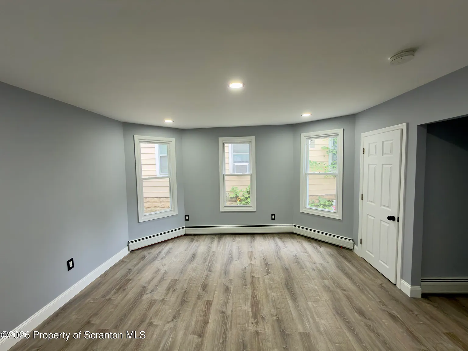 3 bed, 2.0 bath, 1900 sqft, $2,500 — Photo 4