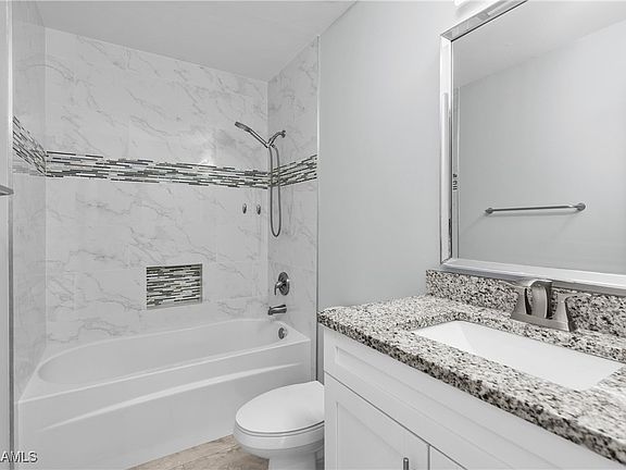 5th image of 627 SE 12th Ave APT 127