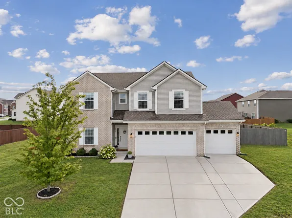 2317 Shadow Trace Way, Greenwood, IN 46143