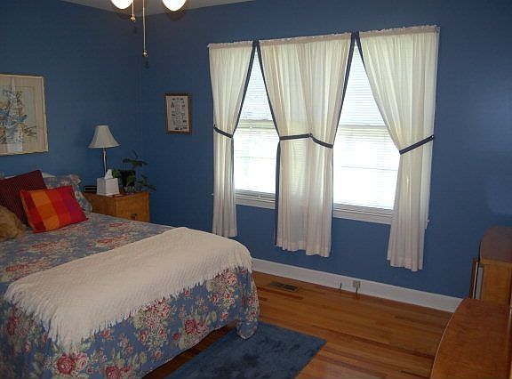3rd image of 951 Sunset Dr