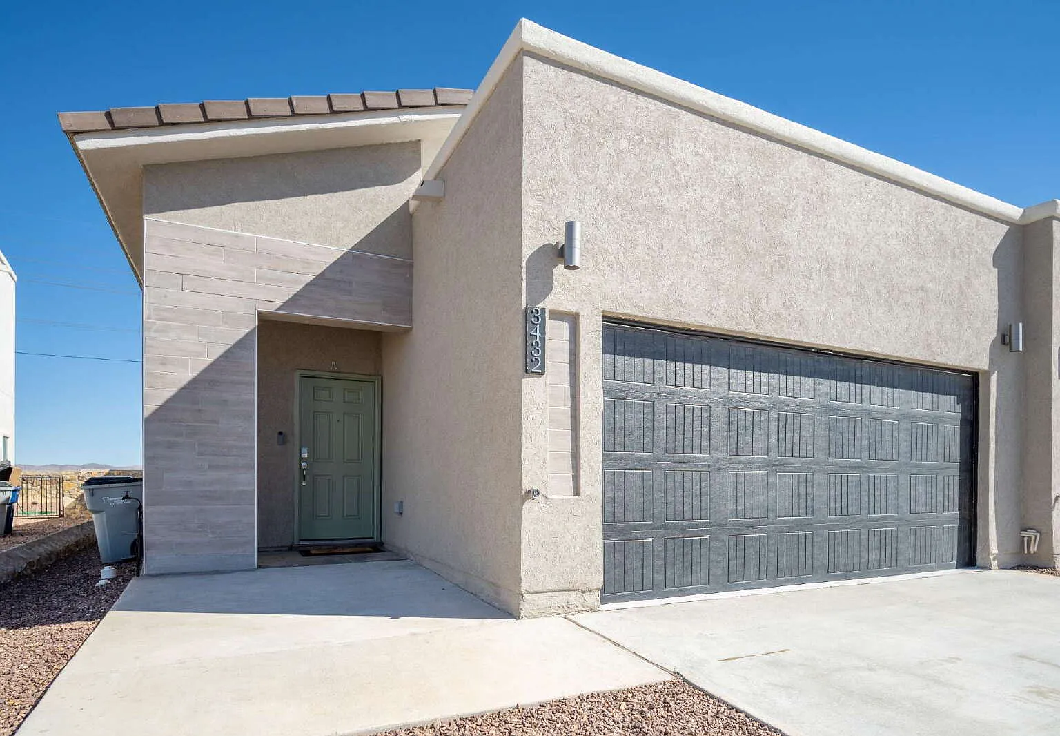 3 bed, 2.0 bath, 1469 sqft, $1,695 — Photo 2