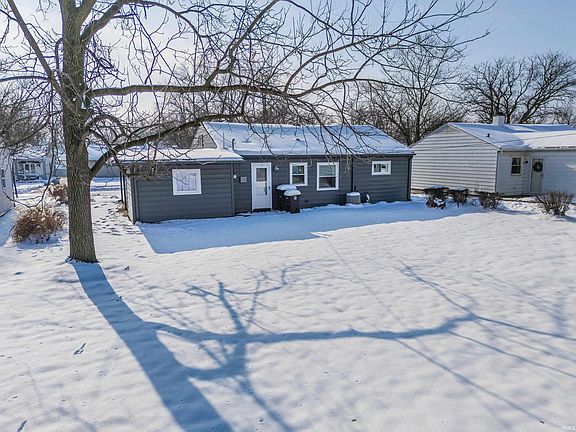2nd image of 1818 Rosemont Dr