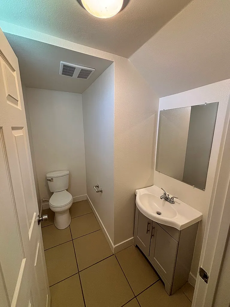 3 bed, 2.5 bath, 1254 sqft, $3,650 — Photo 4