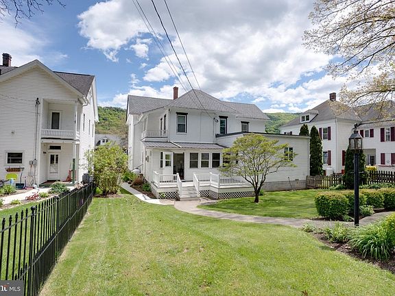 5th image of 149 Walnut St
