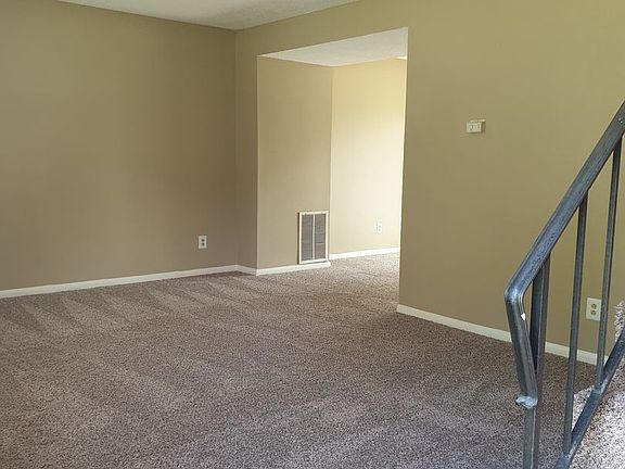 4th image of 2353 Pinewood Dr