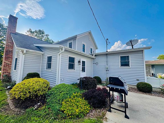 2nd image of 303 Emily St