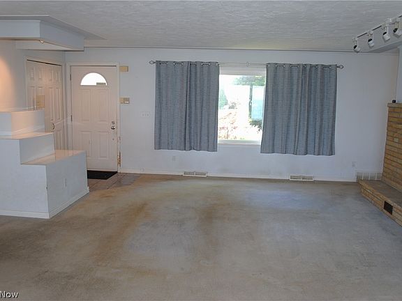 4th image of 2025 E Erie Ave