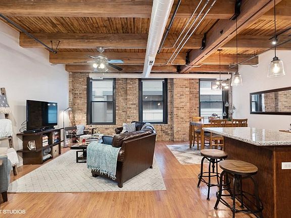 3rd image of 225 W Huron St APT 218