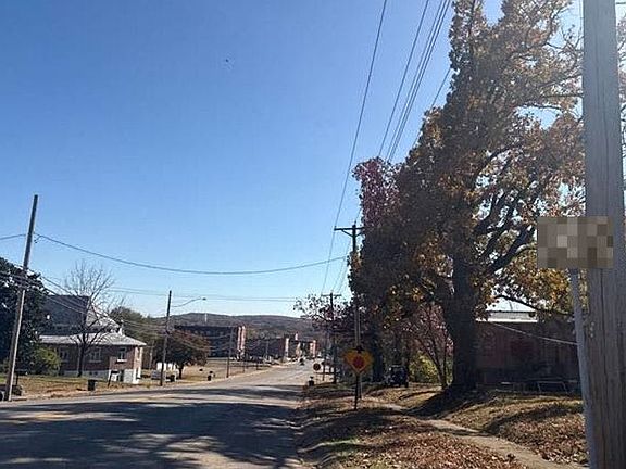 4th image of 505 W Main St