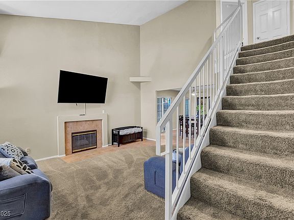 4th image of 7981 Dorinda Ave