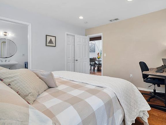 3rd image of 422 James St