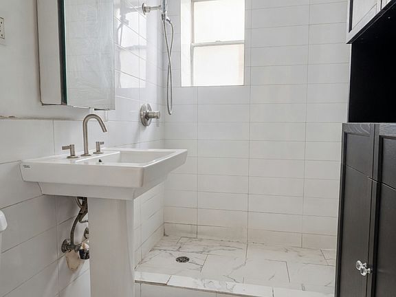 4th image of 342 E 85th St APT 1
