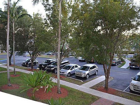 4th image of 10710 NW 66th St APT 204