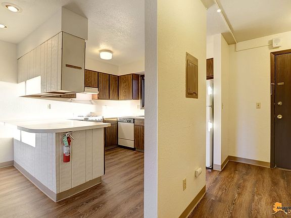 5th image of 926 W 26th Ave #312