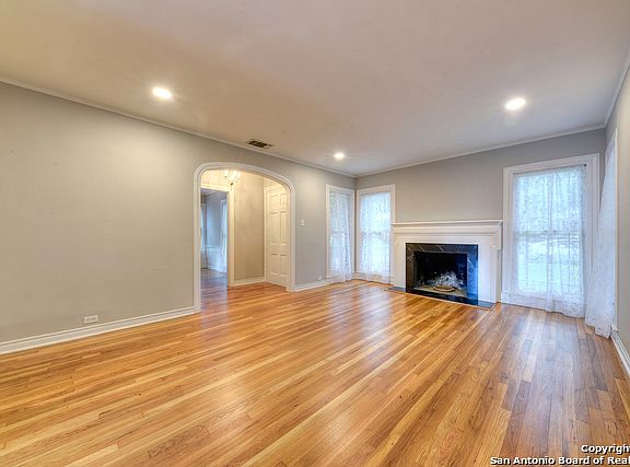 4th image of 144 W Edgewood Pl