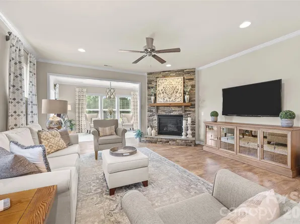 738 Peach Valley Ln, Fort Mill, SC 29715