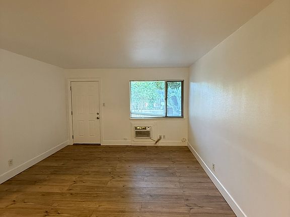 3rd image of 3715 46th Ave APT 3