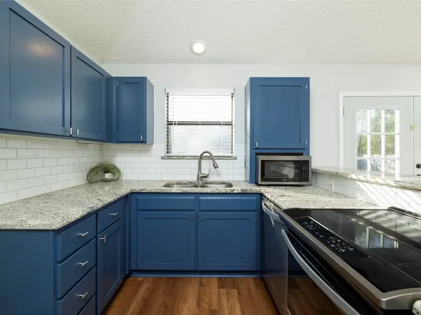 418 Betsy Ross Dr, Arlington, TX 76002