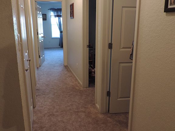 3rd image of 818 Twin Oaks Dr