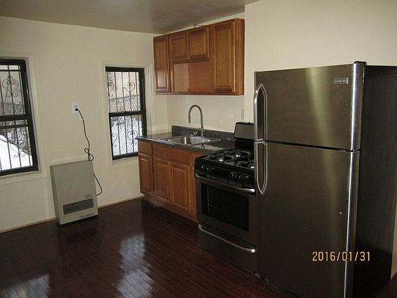 2nd image of 1905 Pacific St #B1